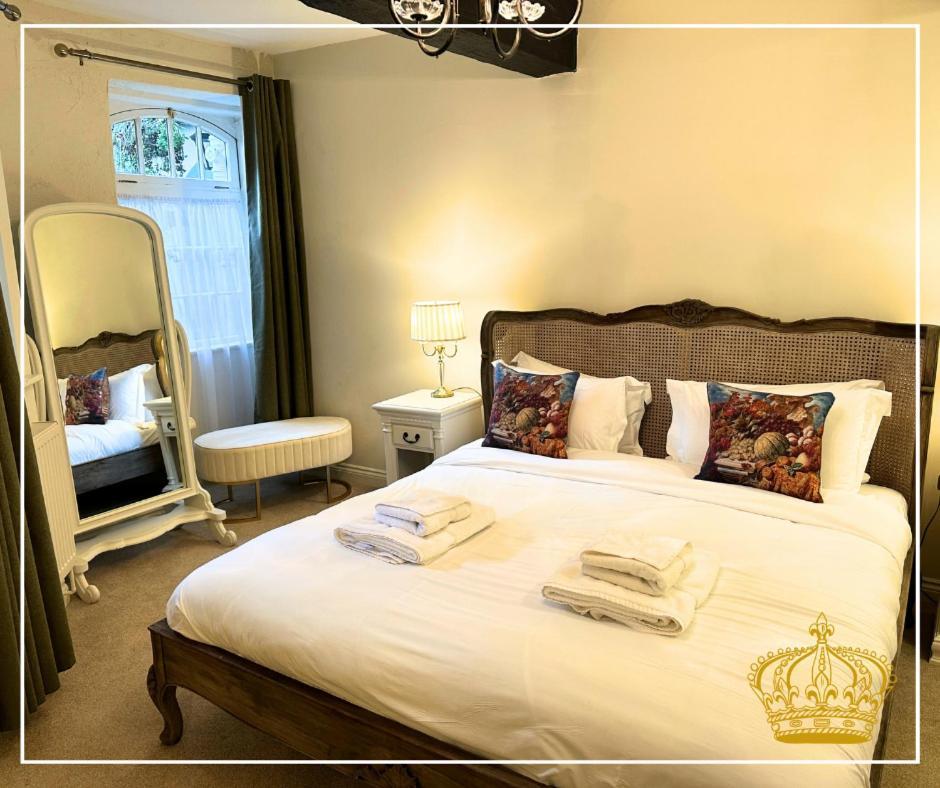 The Old Crown Coaching Inn Swindon Eksteriør bilde